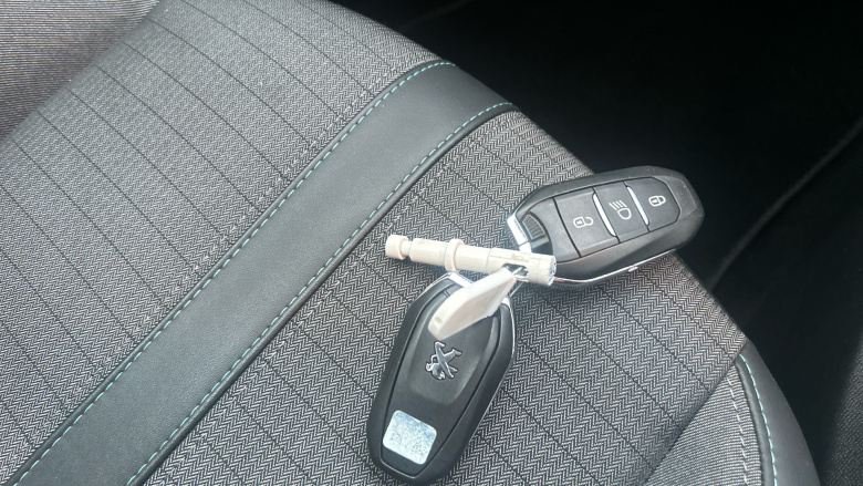 Peugeot 208 1.2 PureTech 100 Allure Premium 5dr Petrol Hatchback